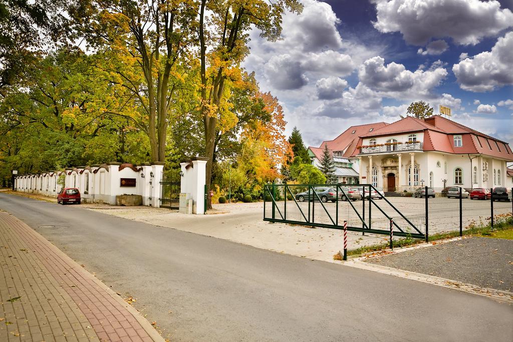 Hotel Garden Boleslawiec  Exteriör bild